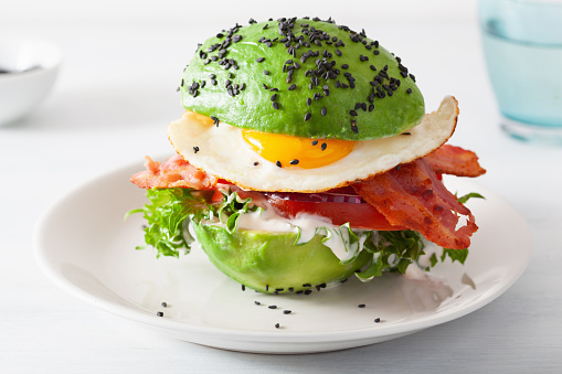 Abacate com bacon