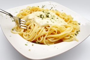 Macarrão ao molho branco