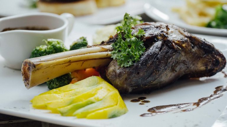 Pernil de Cordeiro Assado com Alecrim