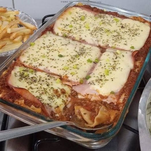 Receita Deliciosa de Lasanha de Carne Moída. Em primeiro lugar, preparar uma lasanha de carne moída é uma tarefa que pode ser deliciosa e gratificante.