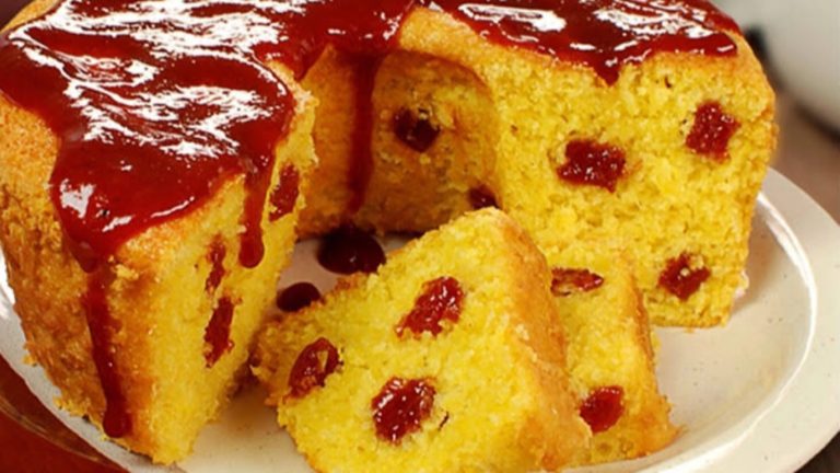 Bolo de Fubá com Goiabada
